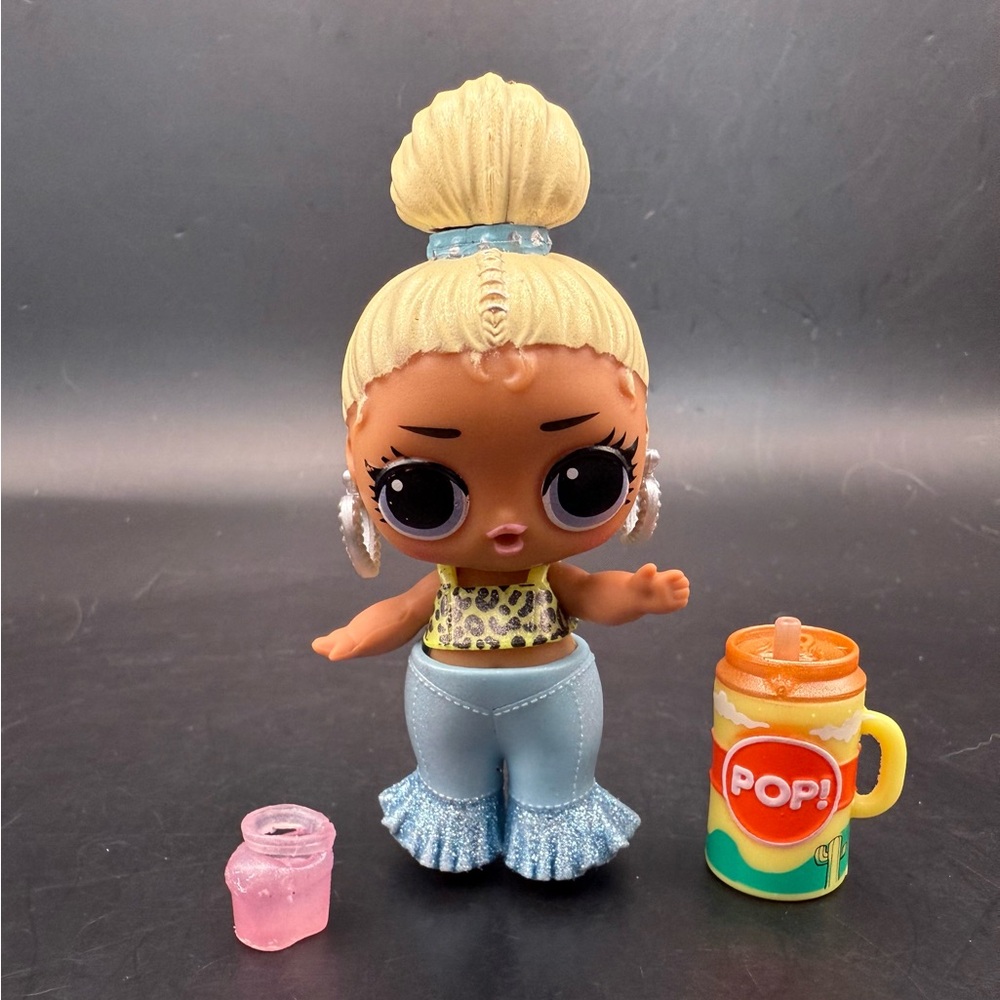 LOL Surprise! SOCIALITE Present Surprise Doll Series 3 & Bottle
